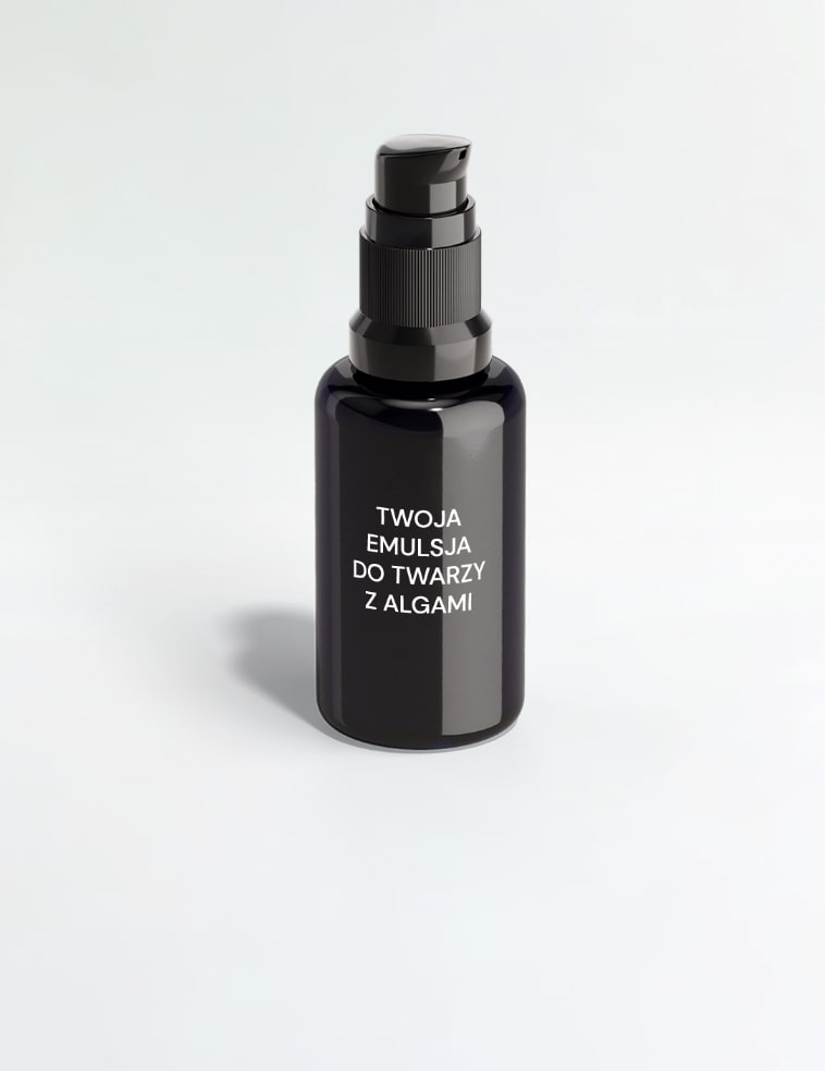 Szklana butelka zawierająca emulsję do twarzy z algami private label.