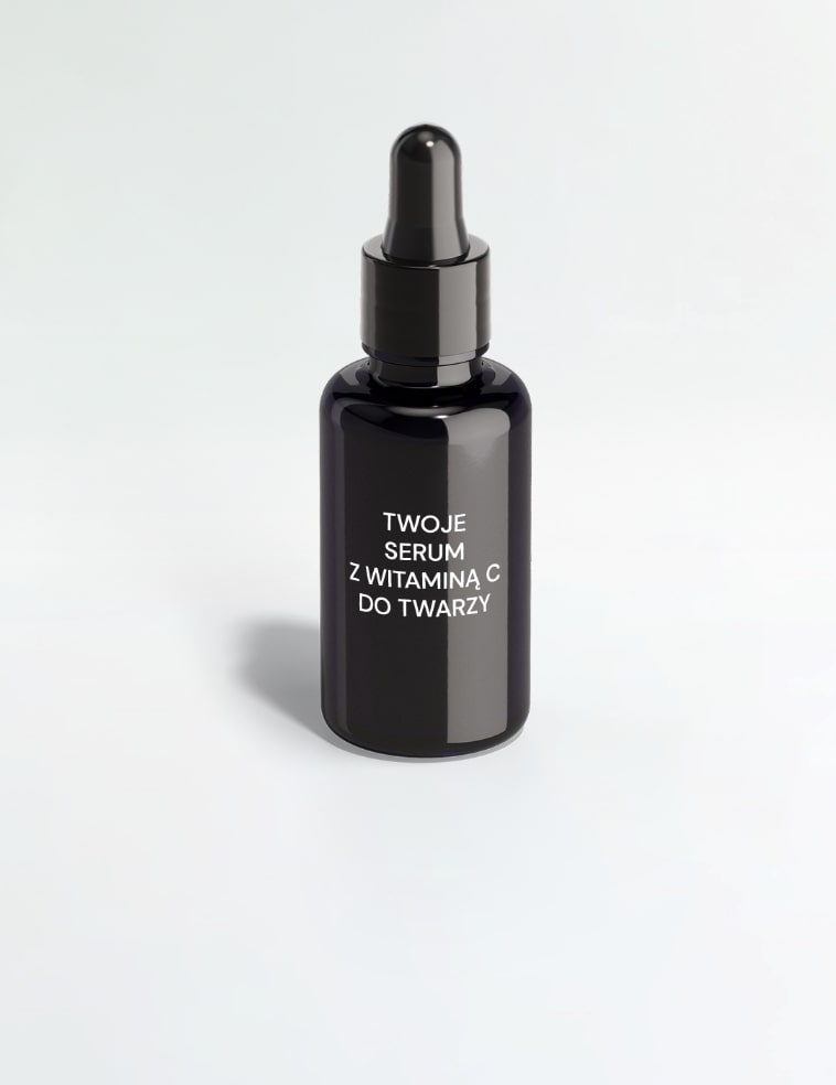 Szklana butelka zawierająca serum do twarzy z witaminą C private label.
