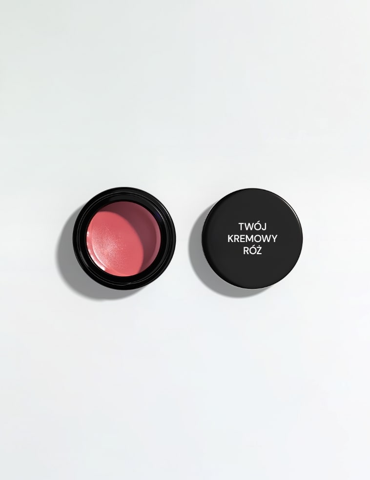 Otwarty słoik zawierający kremowy róż private label.